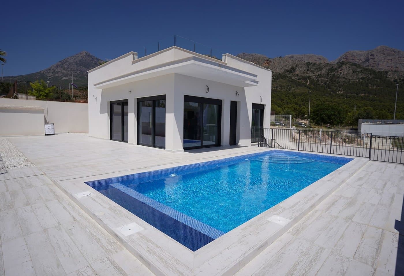 BRAND NEW VILLAS ON ONE LEVEL IN POLOP !!!