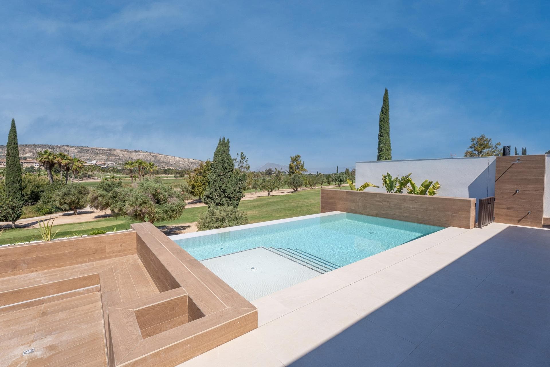 Exclusive, newly built villas on the golf course front line at La Finca Golf Resort