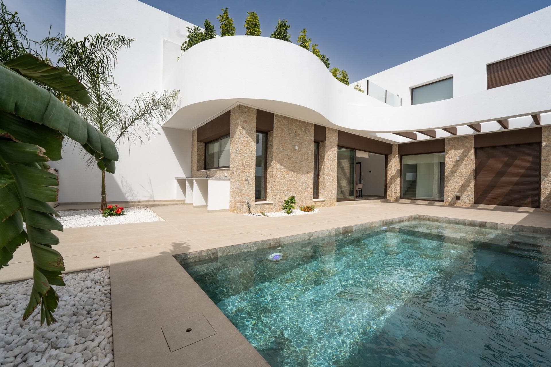NEW BUILD VILLAS NEAR ROJALES