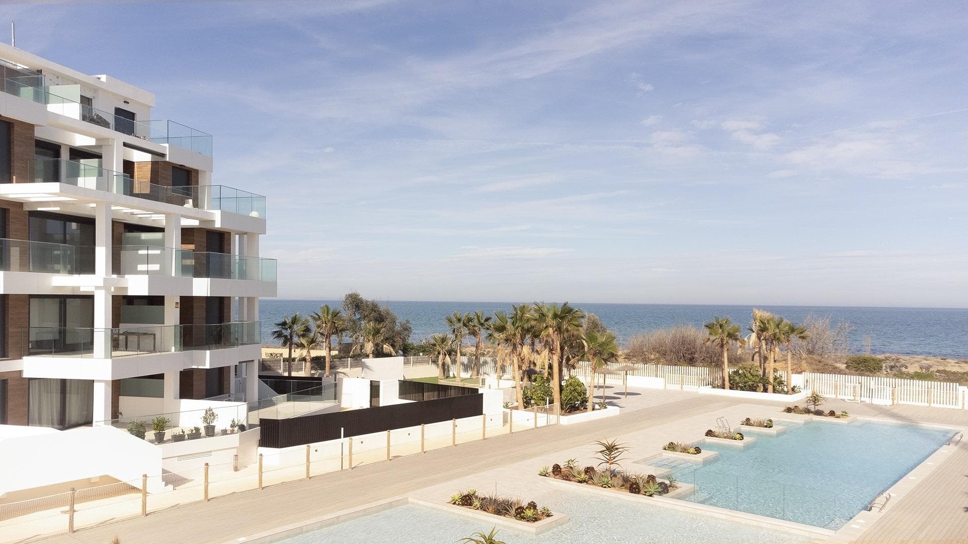 MEDITERRANEAN HOUSING A FEW METERS FROM THE SEA