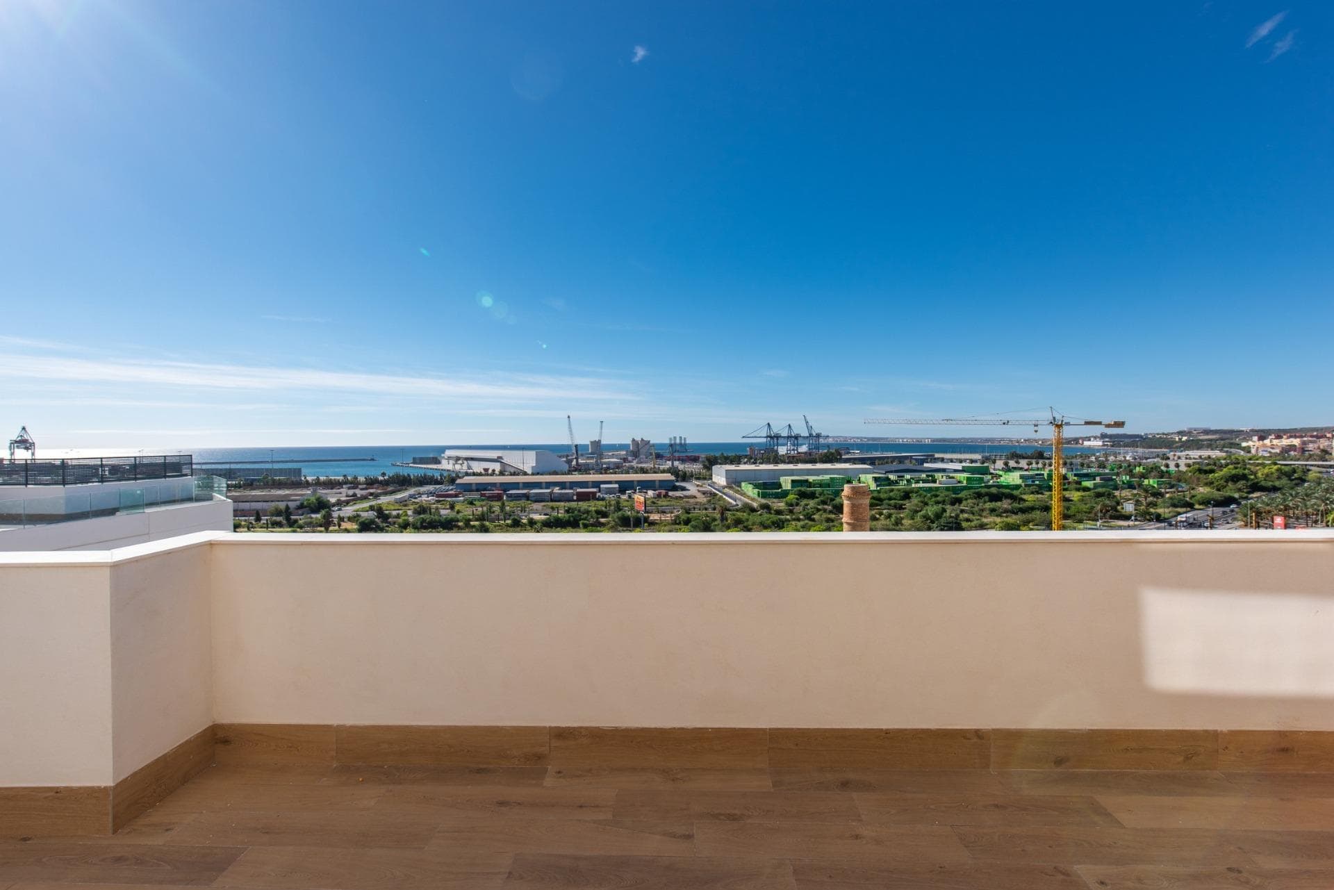 New Build 3 Bedroom Penthouse with Sea Views in Central Alicante Near Avenida Oscar Espla